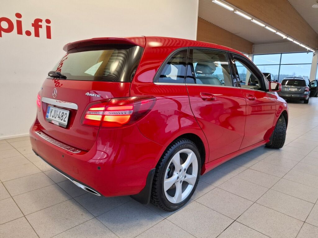 Mercedes-Benz B 2018 Punainen