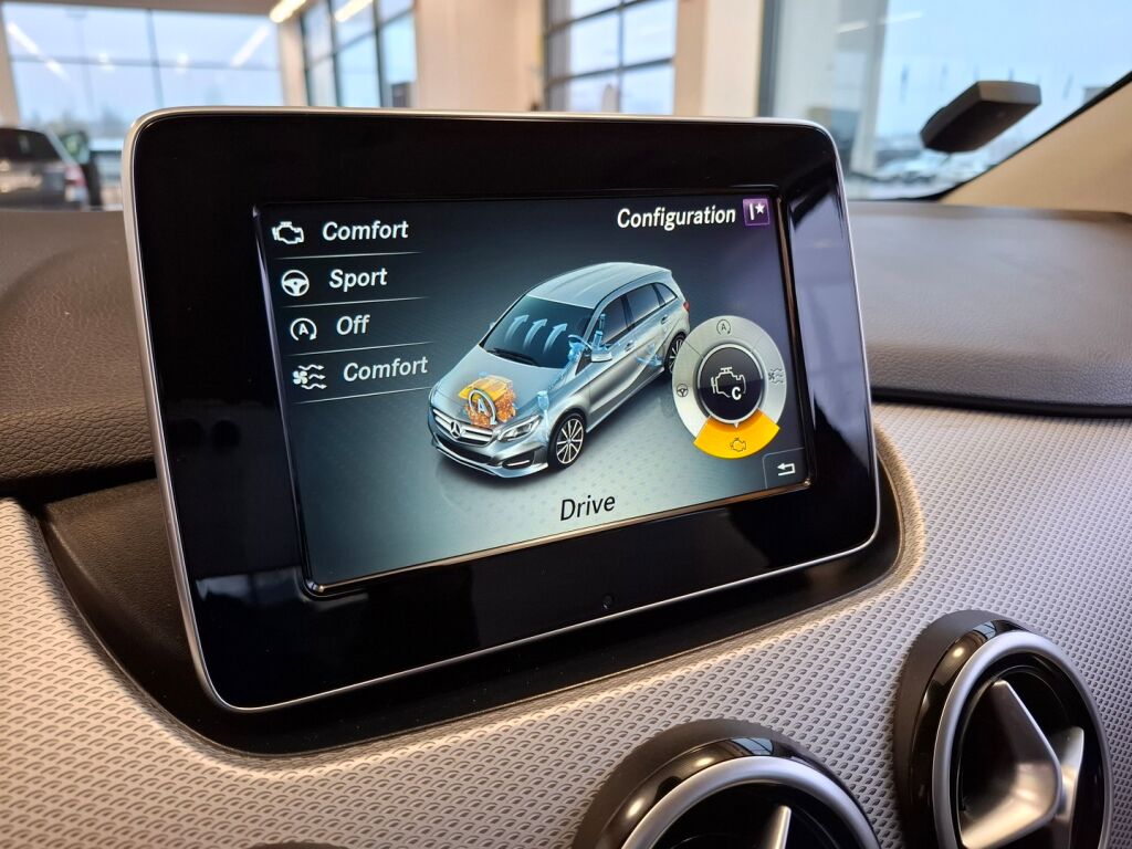 Mercedes-Benz B 2018 Punainen