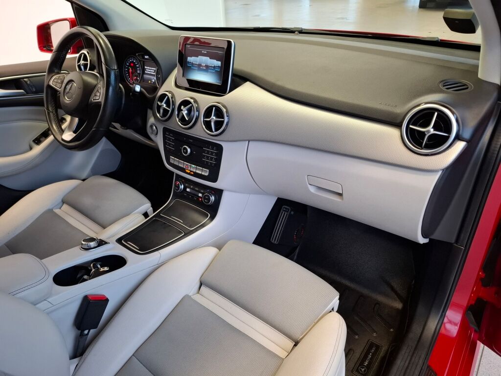 Mercedes-Benz B 2018 Punainen