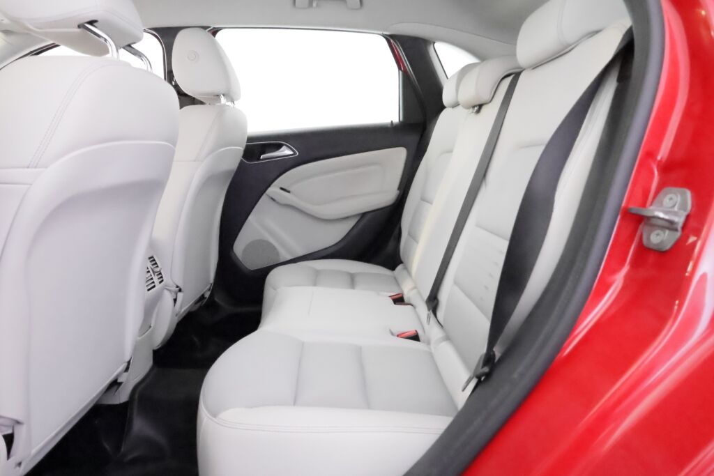 Mercedes-Benz B 2018 Punainen