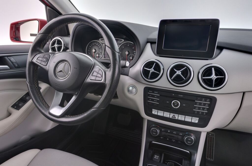 Mercedes-Benz B 2018 Punainen