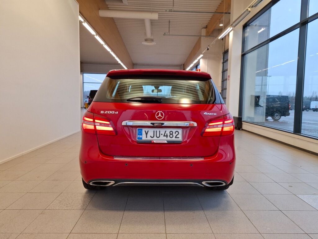 Mercedes-Benz B 2018 Punainen