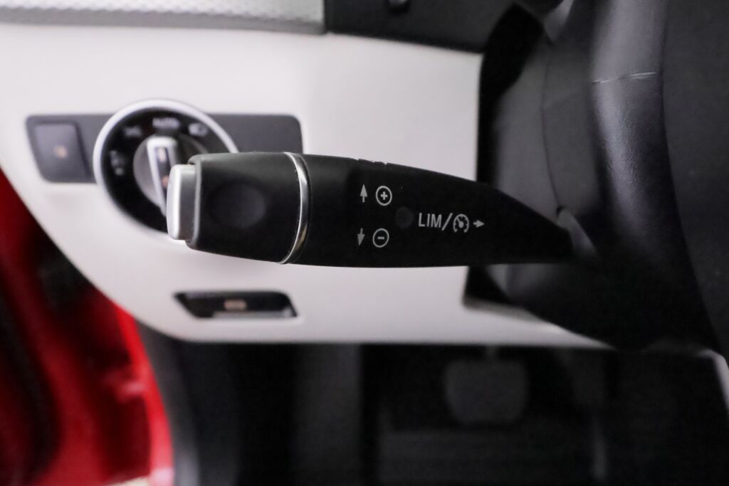 Mercedes-Benz B 2018 Punainen