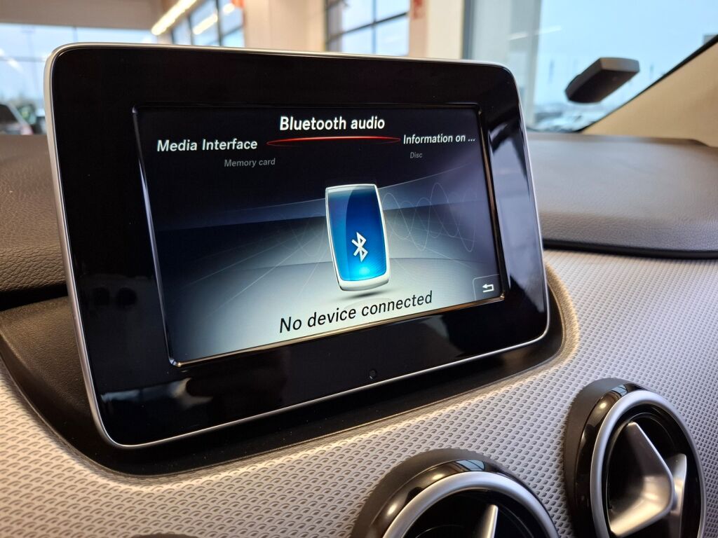 Mercedes-Benz B 2018 Punainen