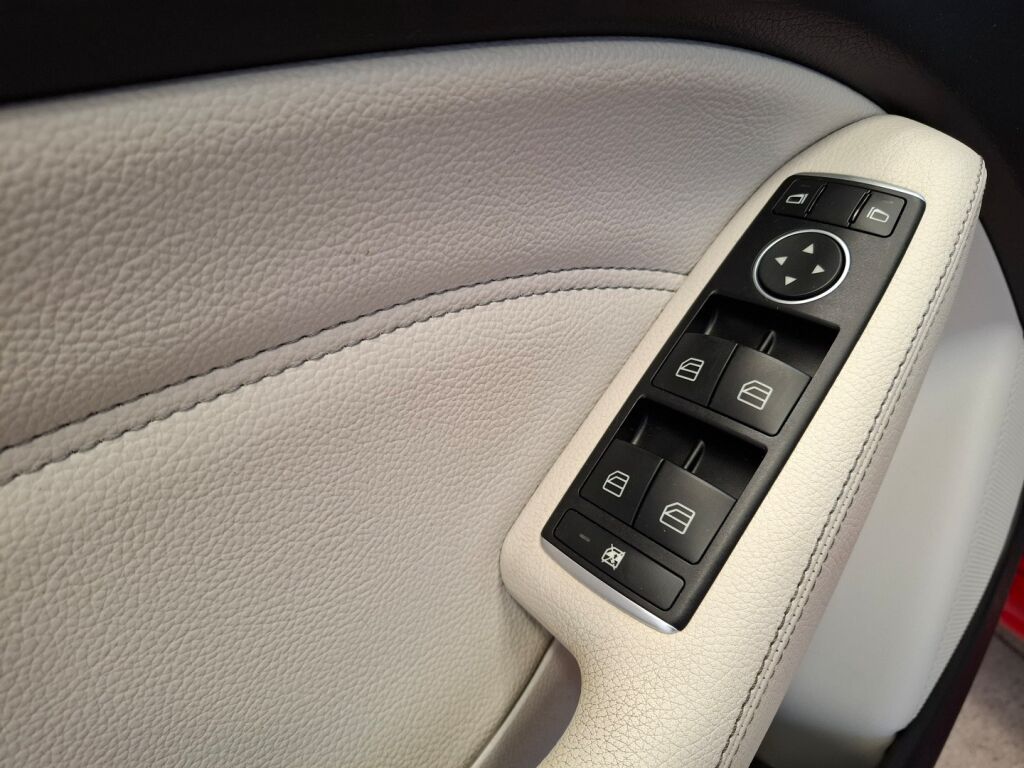 Mercedes-Benz B 2018 Punainen