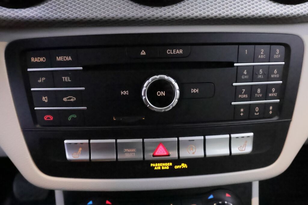 Mercedes-Benz B 2018 Punainen