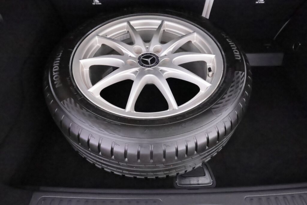 Mercedes-Benz B 2018 Punainen