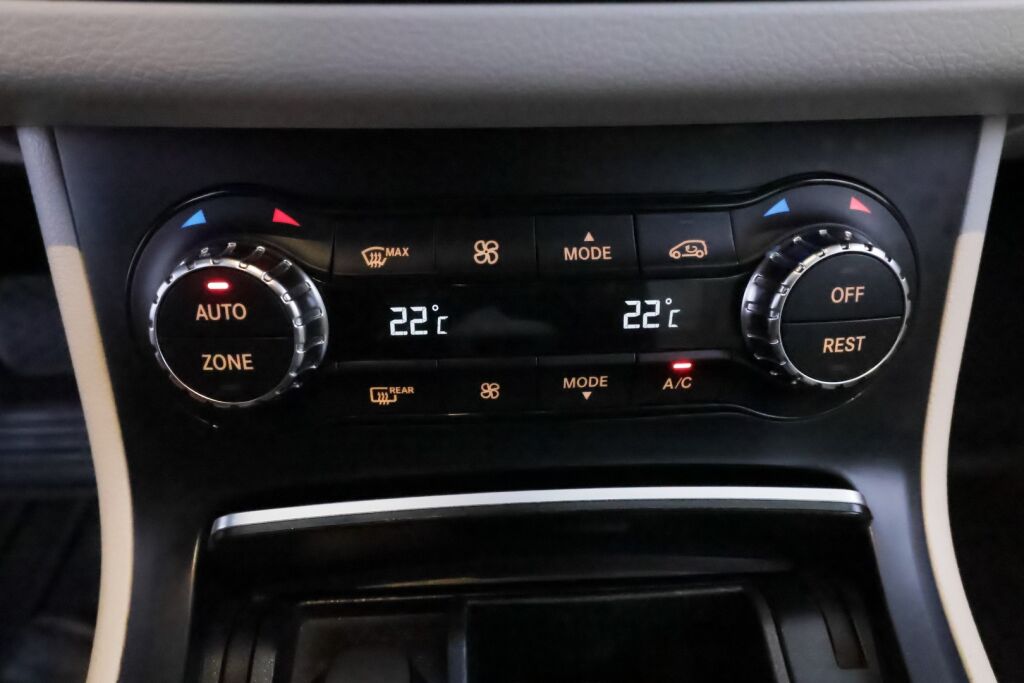 Mercedes-Benz B 2018 Punainen