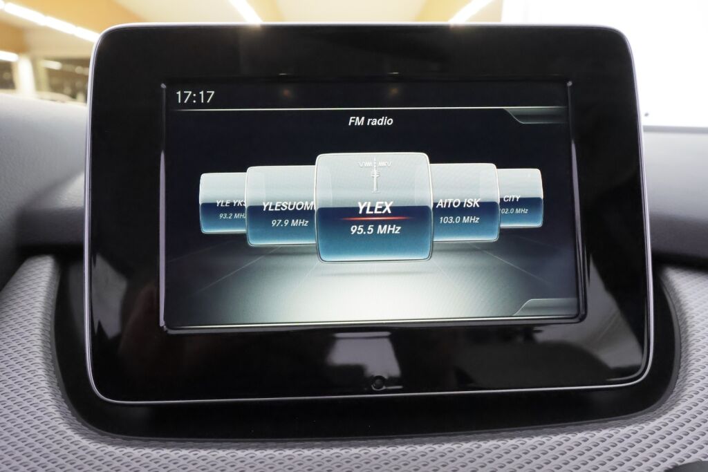 Mercedes-Benz B 2018 Punainen