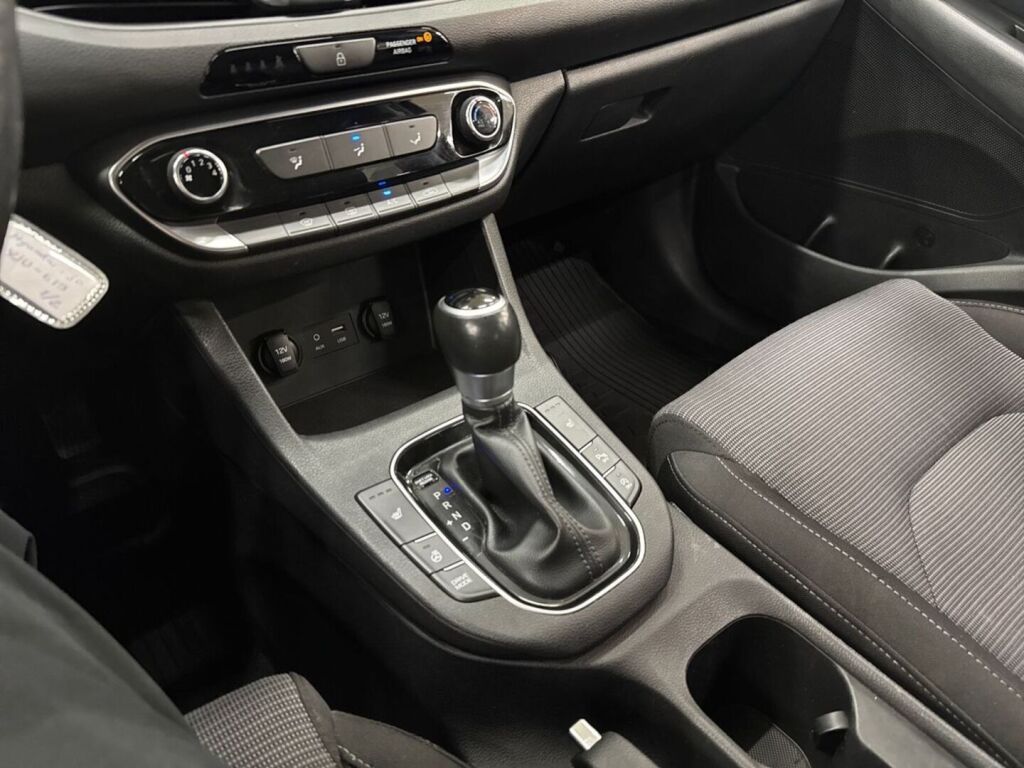 Hyundai i30 5d 2018 Musta