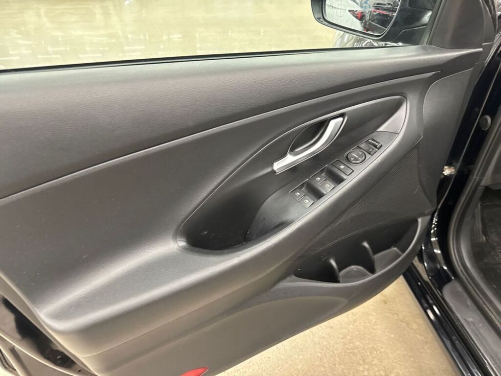 Hyundai i30 5d 2018 Musta
