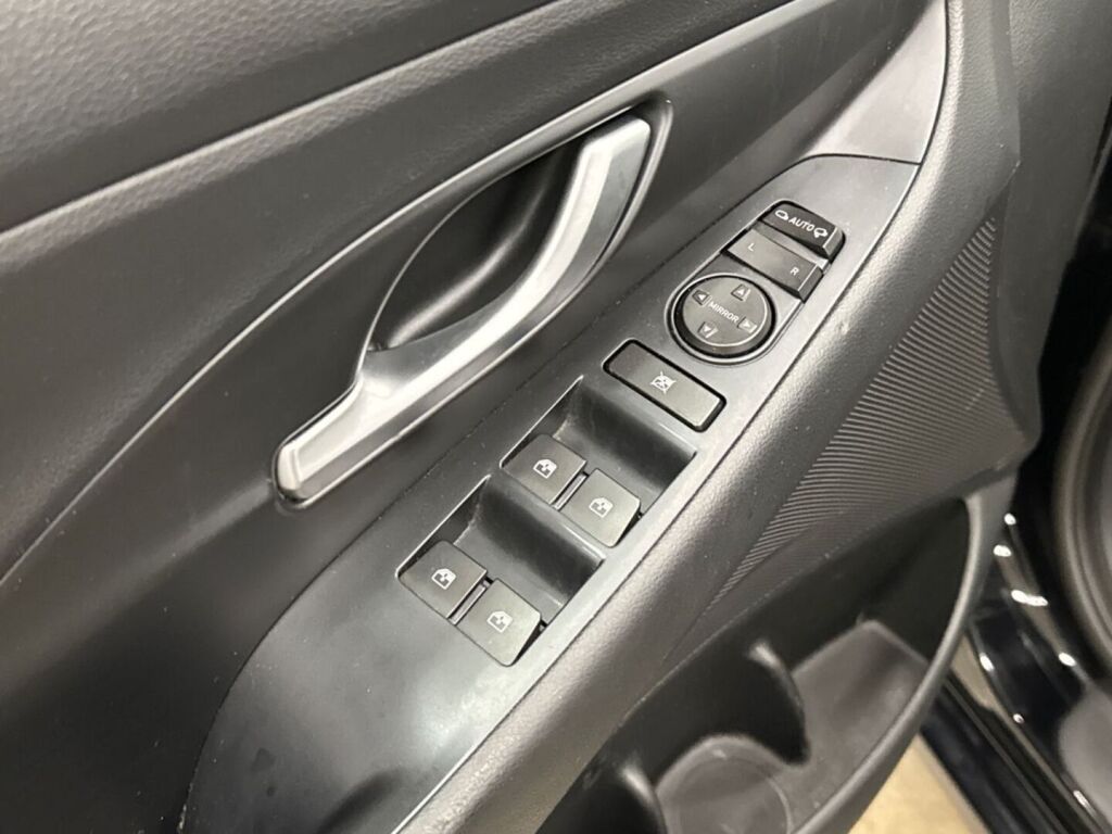 Hyundai i30 5d 2018 Musta