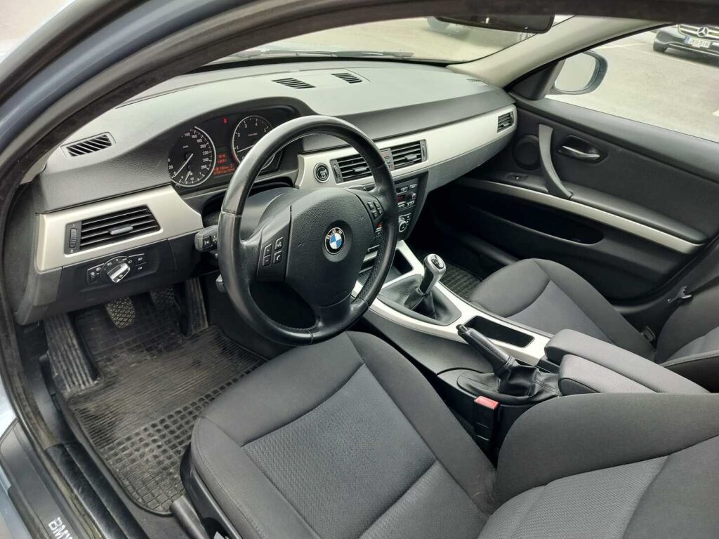 BMW 318 2009 Sininen