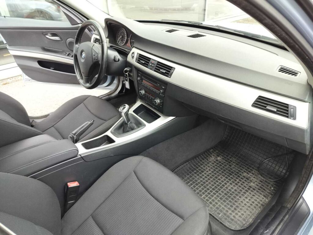 BMW 318 2009 Sininen