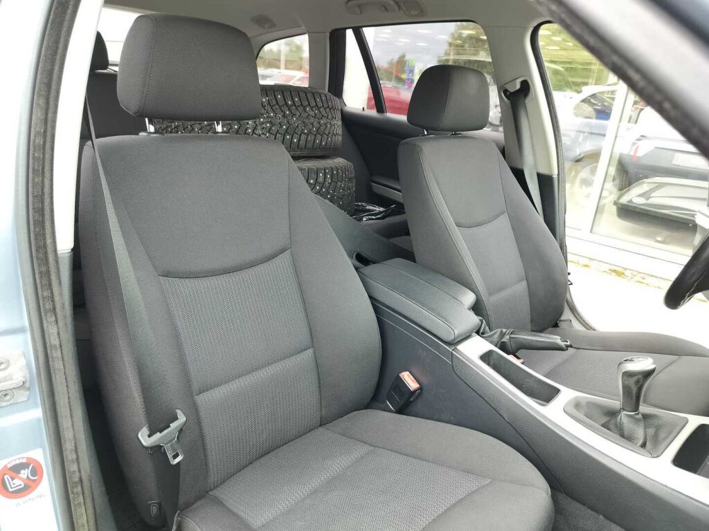 BMW 318 2009 Sininen