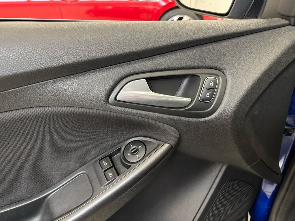 Ford Focus 2018 Sininen