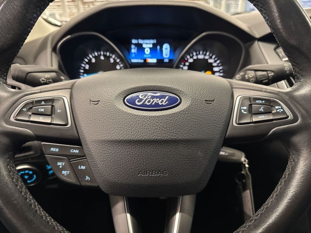 Ford Focus 2018 Punainen