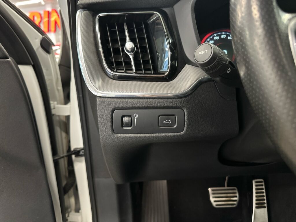 Volvo XC60 2018 Valkoinen