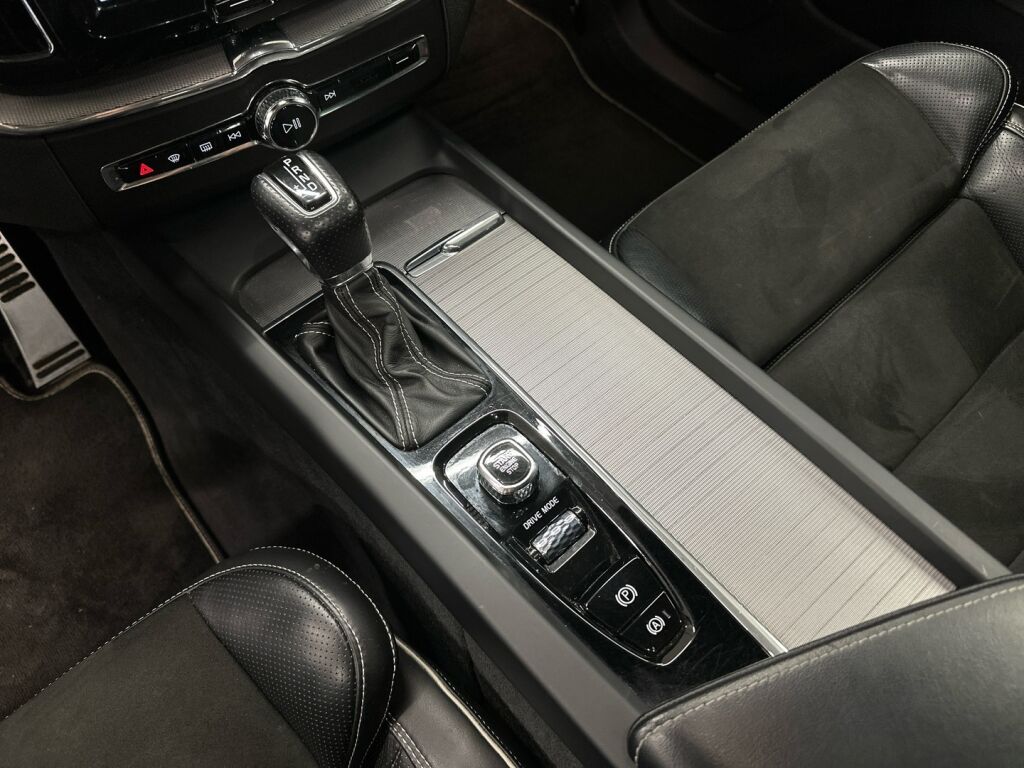 Volvo XC60 2018 Valkoinen