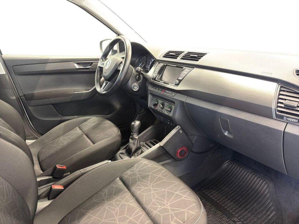 Skoda Fabia 2018 Valkoinen