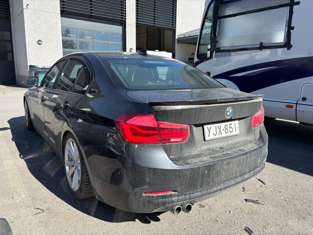 BMW 330 2016 Musta