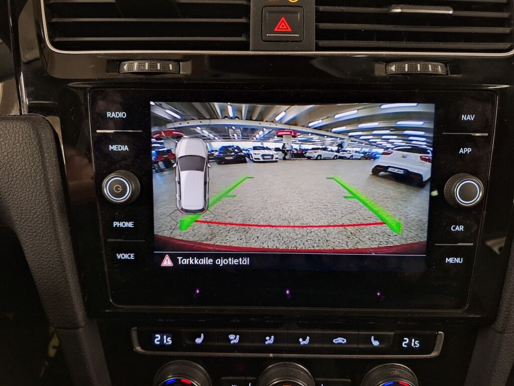 Volkswagen Golf 2018 Punainen