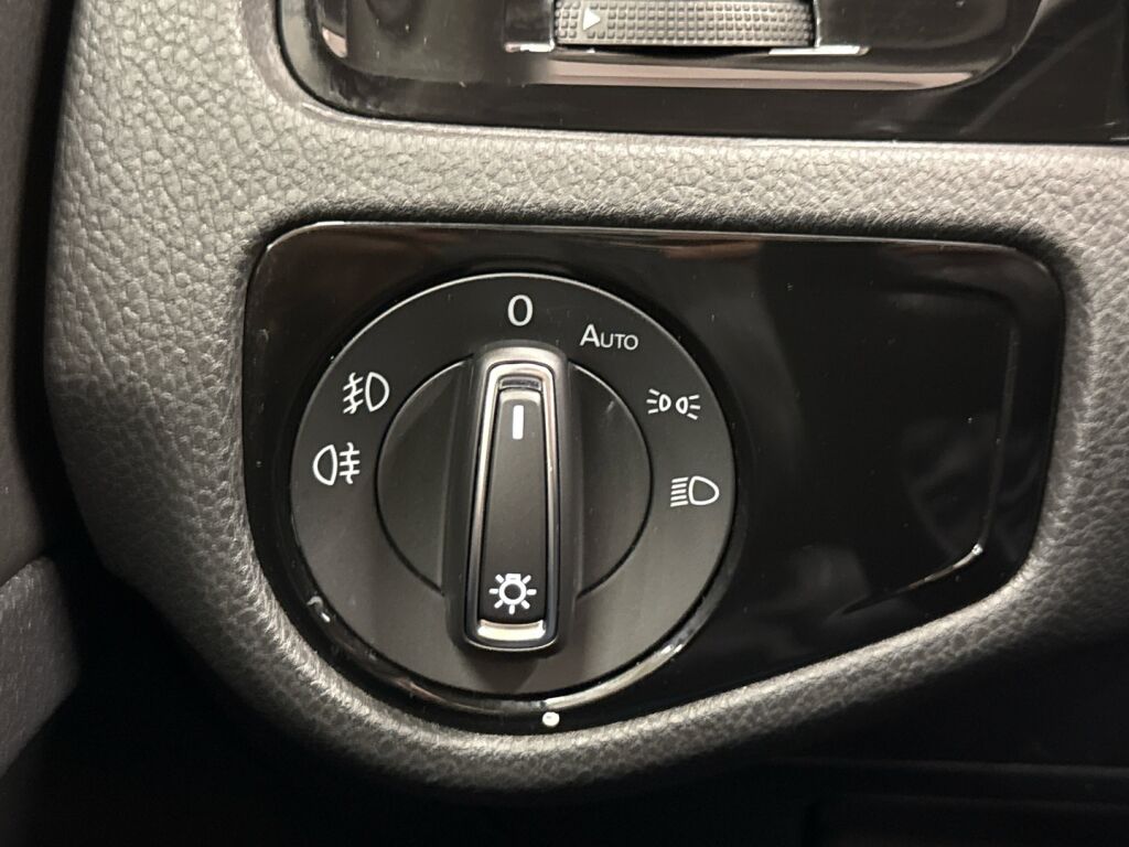 Volkswagen Golf 2018 Punainen