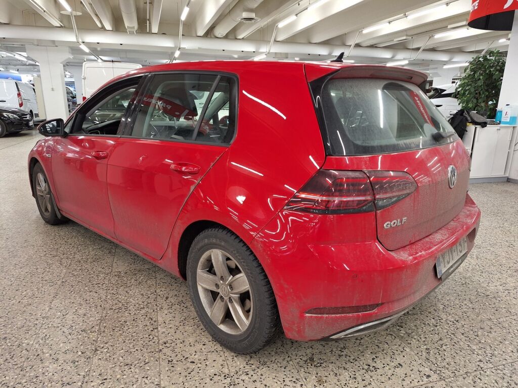Volkswagen Golf 2018 Punainen