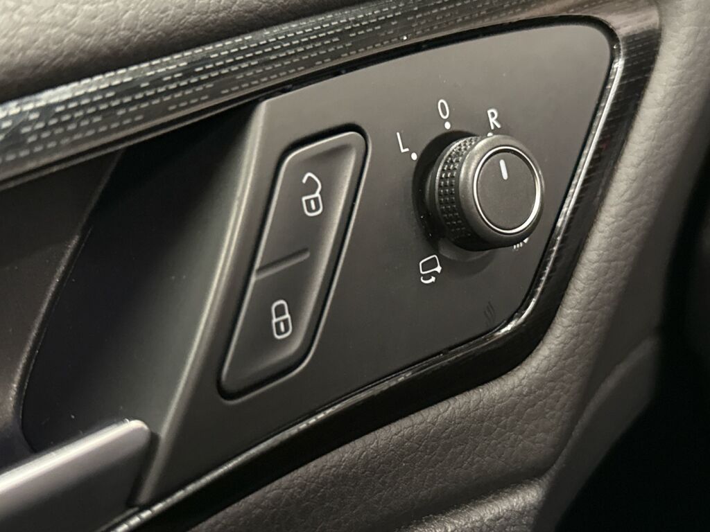 Volkswagen Golf 2018 Punainen