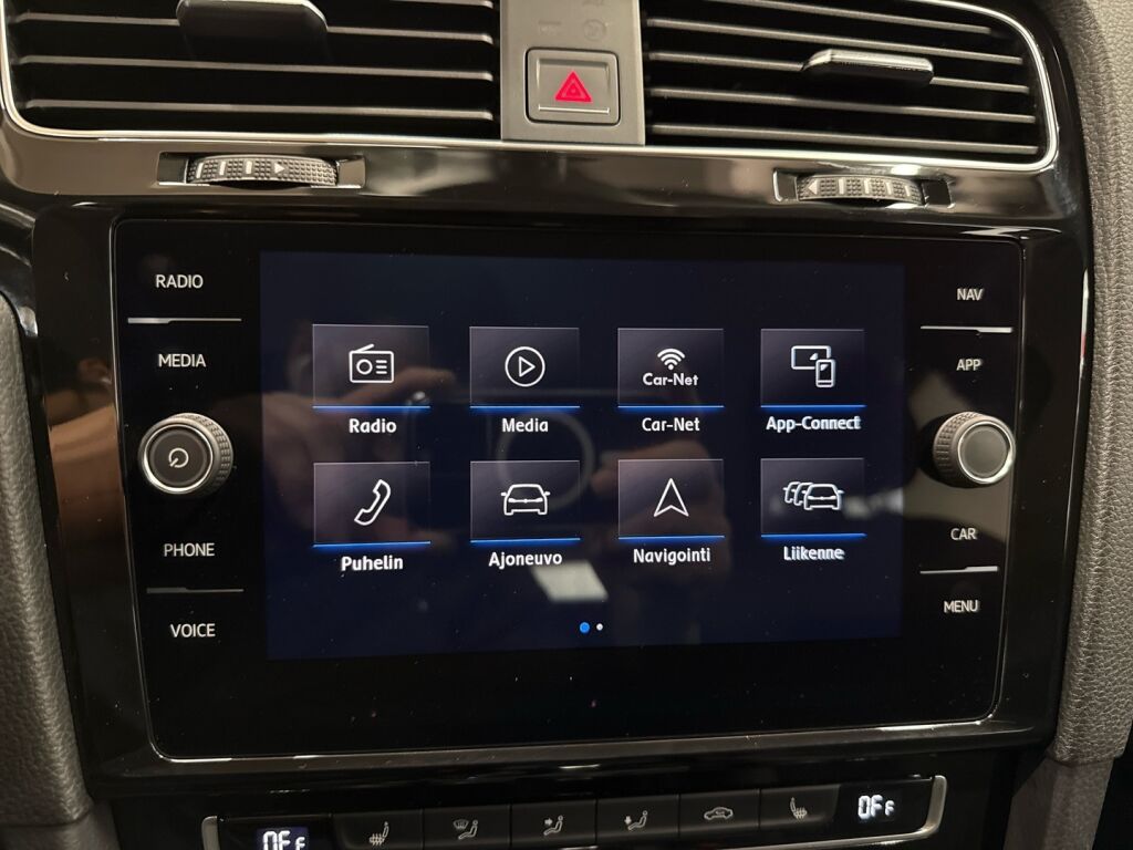 Volkswagen Golf 2018 Punainen