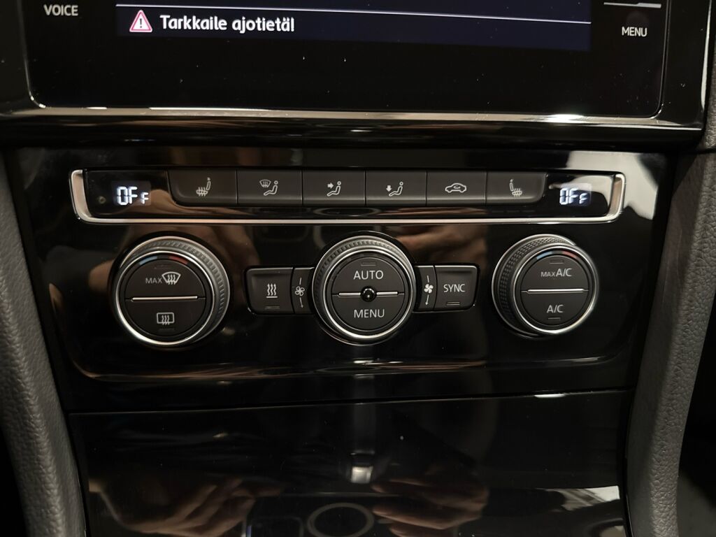 Volkswagen Golf 2018 Punainen