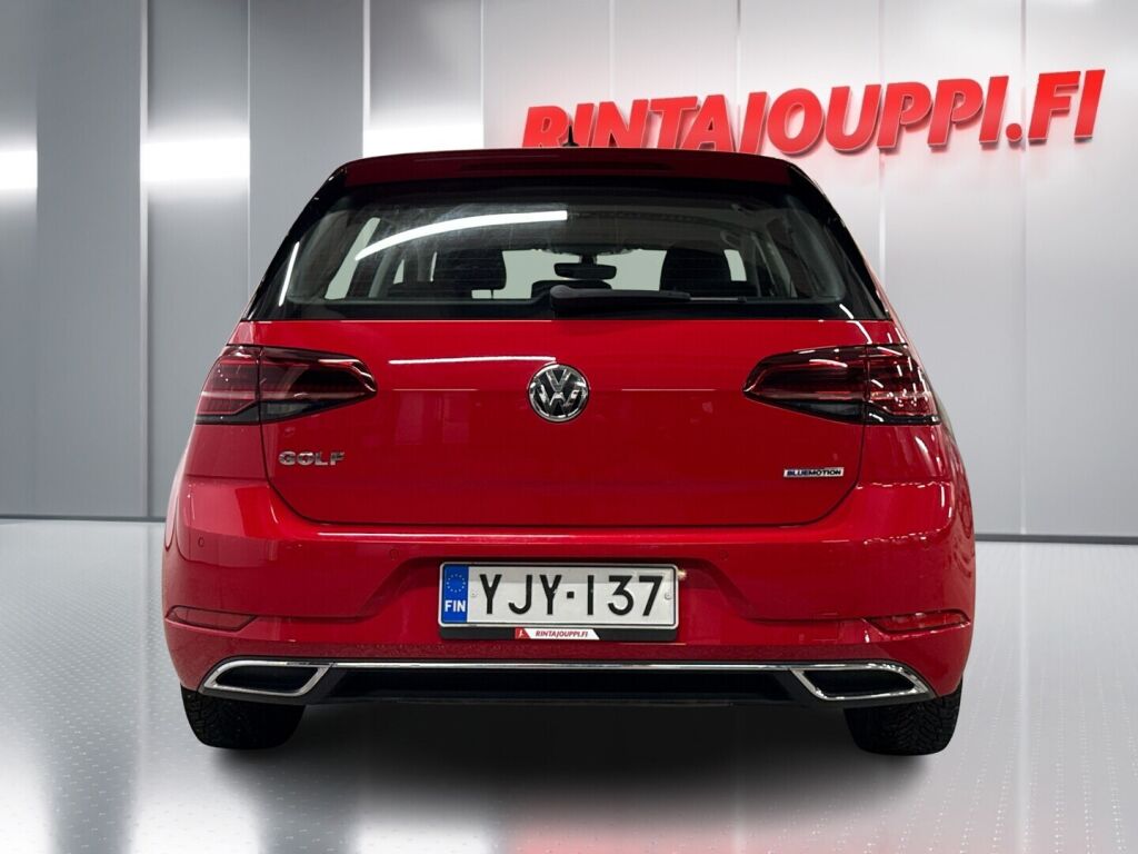 Volkswagen Golf 2018 Punainen