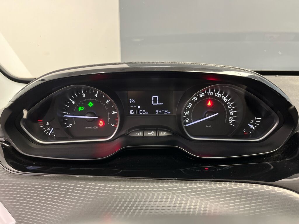 Peugeot 2008 2018 Punainen