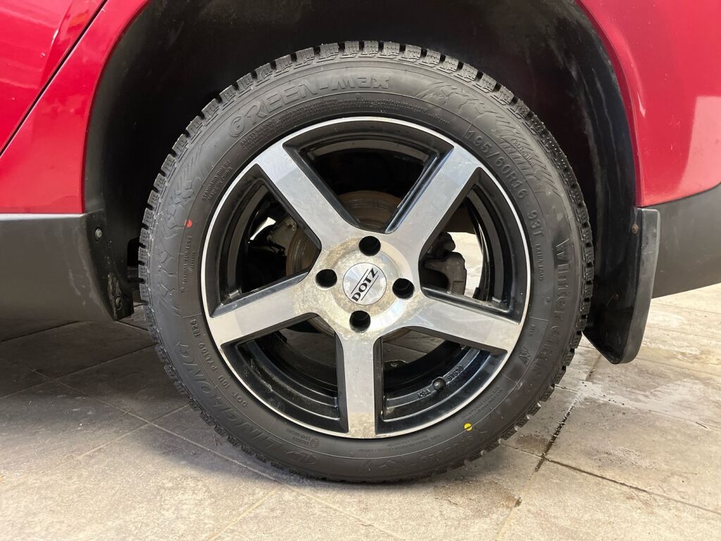 Peugeot 2008 2018 Punainen