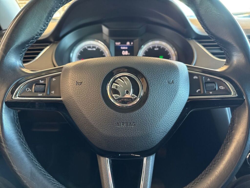 Skoda Octavia 2018 Valkoinen