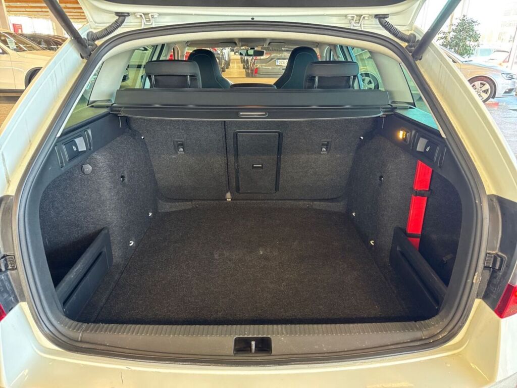 Skoda Octavia 2018 Valkoinen