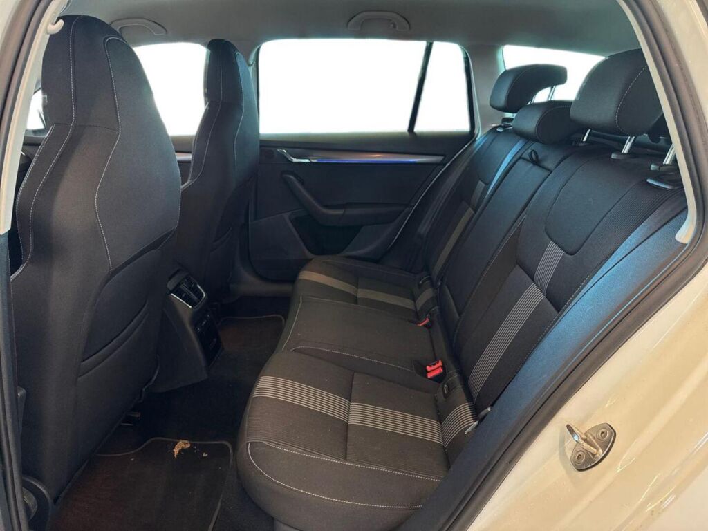 Skoda Octavia 2018 Valkoinen