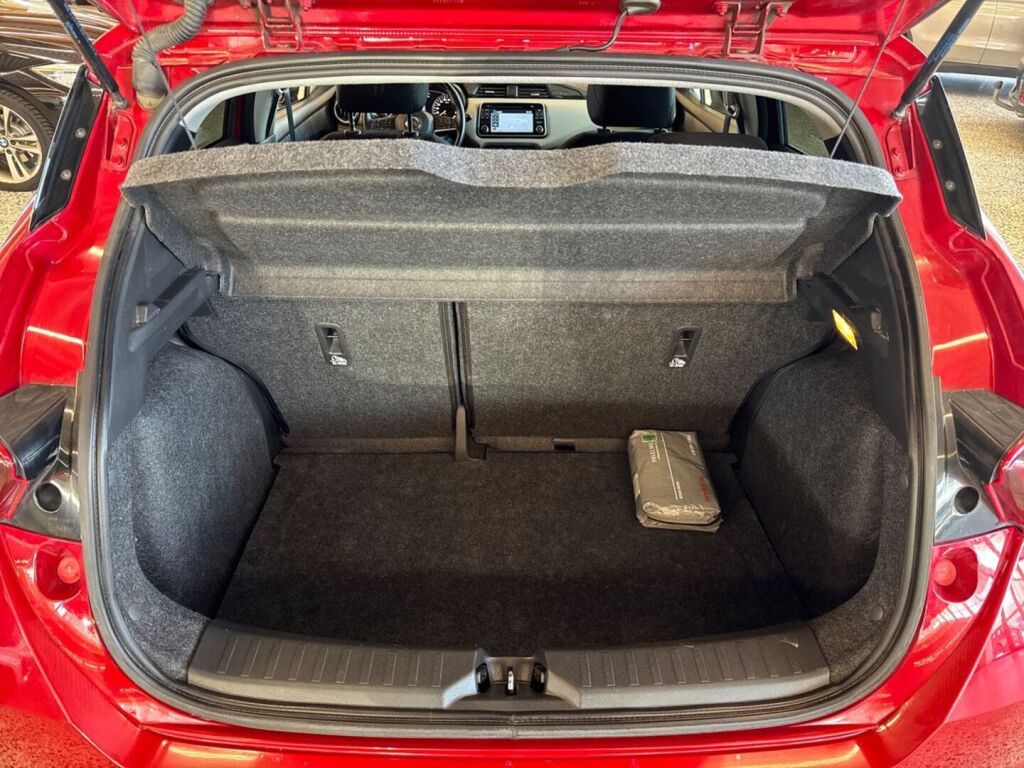 Nissan Micra 2018 Metallinhohto Punainen