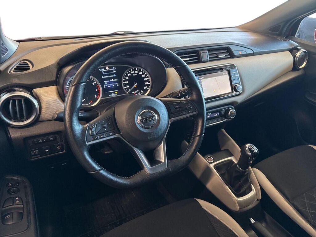 Nissan Micra 2018 Metallinhohto Punainen