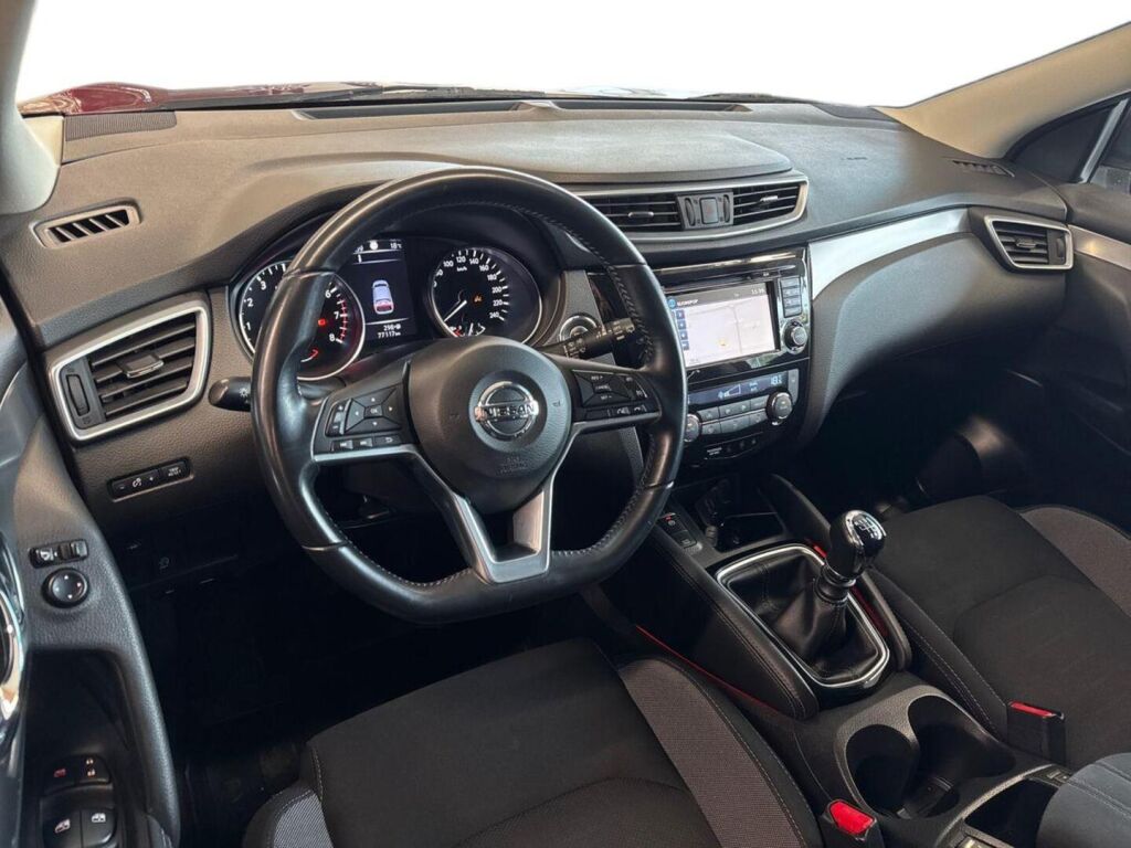 Nissan Qashqai 2018 Metallinhohto Punainen