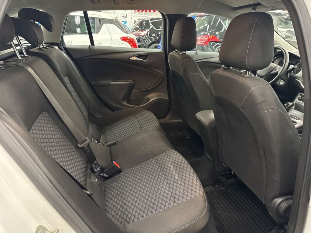 Opel Astra 2018 Valkoinen