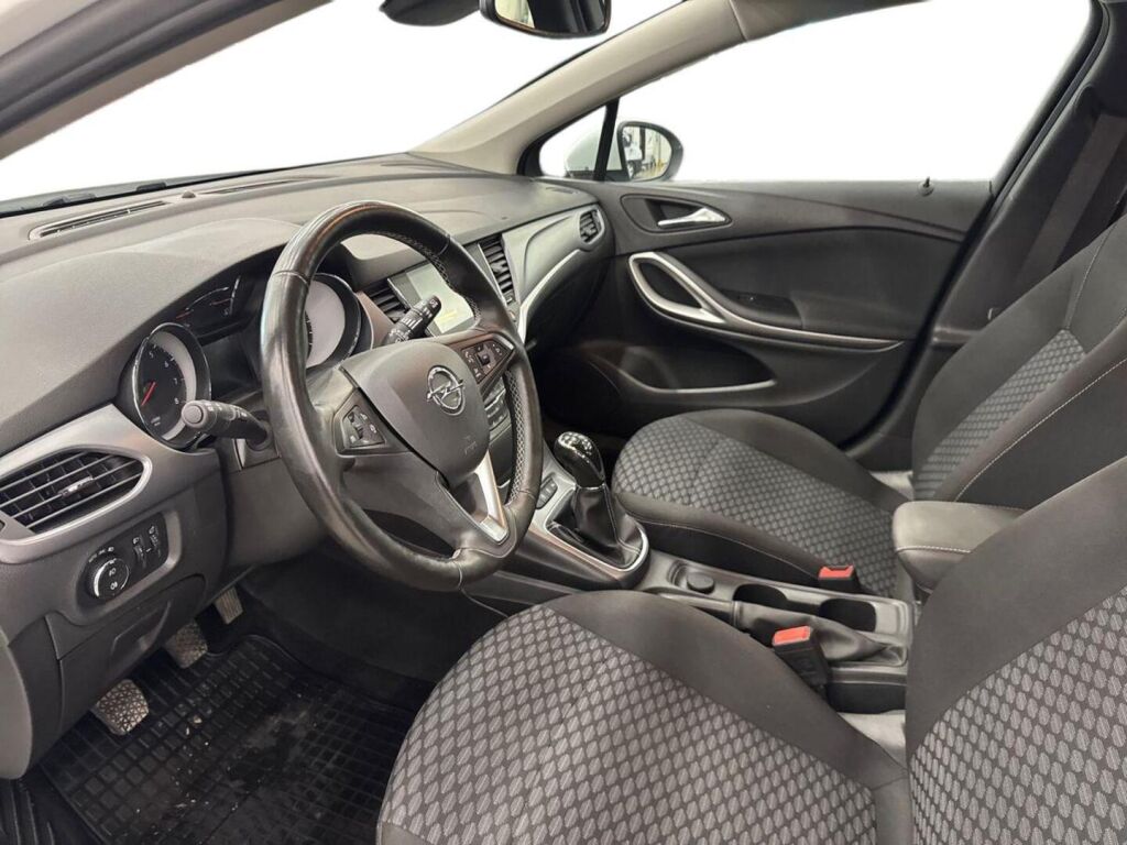 Opel Astra 2018 Valkoinen
