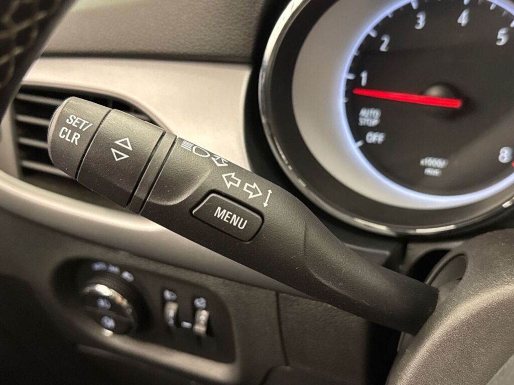 Opel Astra 2018 Valkoinen