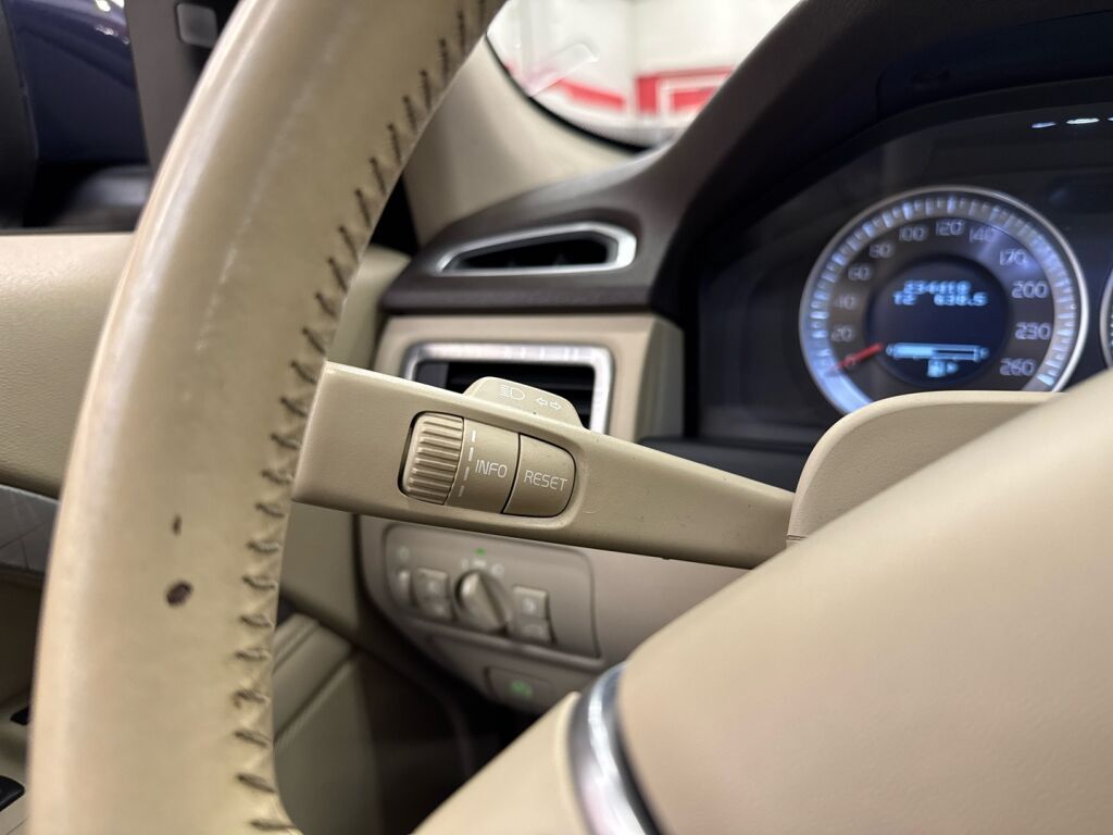 Volvo XC70 2012 Sininen