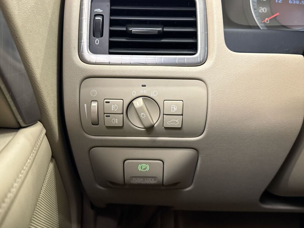 Volvo XC70 2012 Sininen