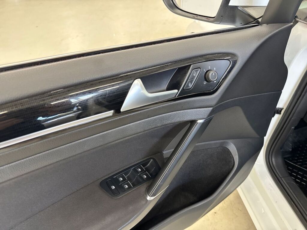Volkswagen Golf 2018 Valkoinen