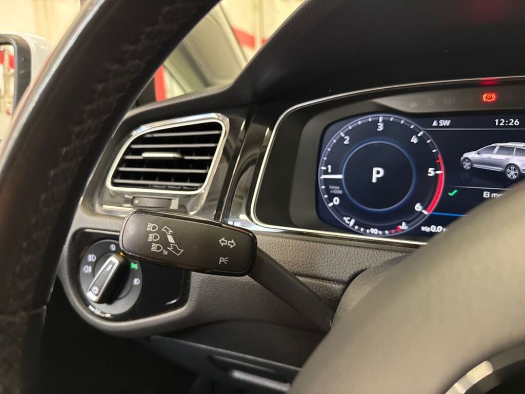 Volkswagen Golf 2018 Valkoinen