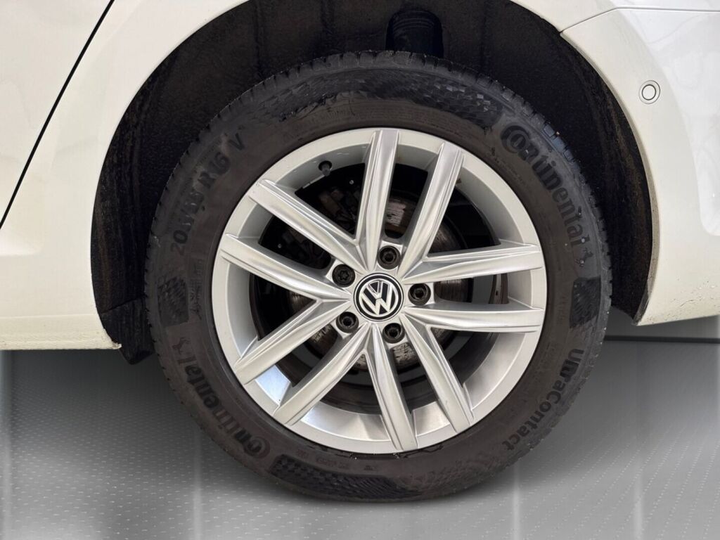 Volkswagen Golf 2018 Valkoinen