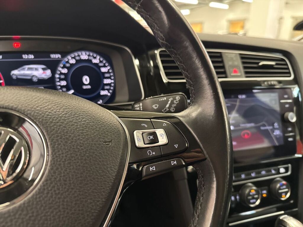 Volkswagen Golf 2018 Valkoinen
