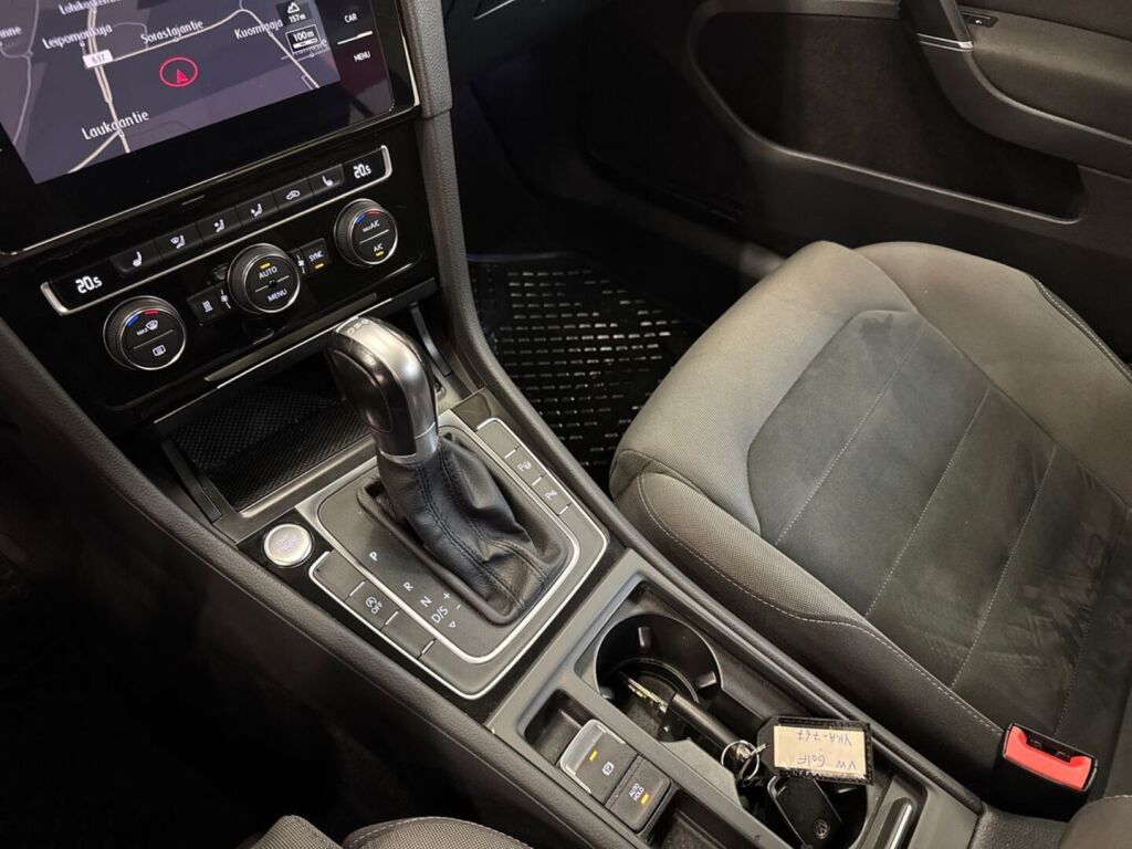 Volkswagen Golf 2018 Valkoinen